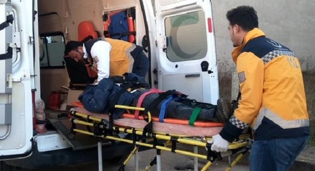 MOTOSİKLET KAZASINDA AĞIR YARALANDI