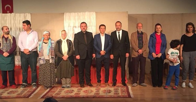 ÜLKÜ OCAKLARINDAN TİYATRO GÖSTERİSİ