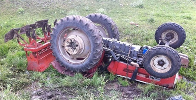 15 YAŞINDAKİ SÜRÜCÜ KAZA YAPTI