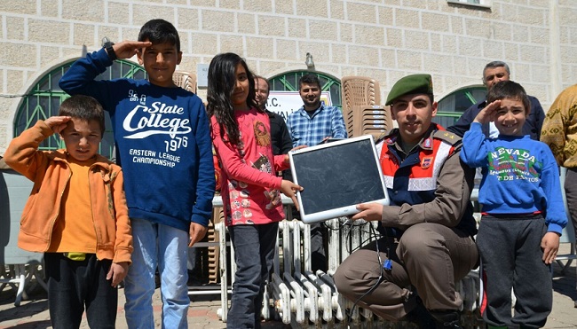 KÖY OKULUNU SOYANLAR YAKALANDI