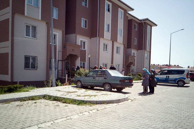 ÇOCUK DÖRDÜNCÜ KATTAN DÜŞTÜ