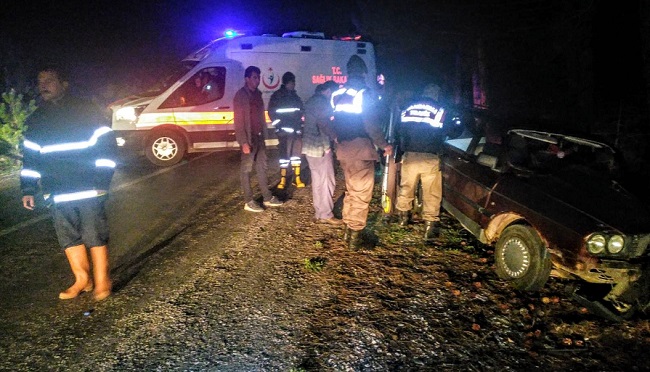 OTOMOBİL SÜRÜCÜSÜ ARAÇTA SIKIŞTI