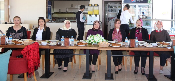 POLİS EŞLERİ KAHVALTIDA BULUŞTU