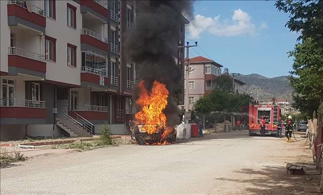 KONTAĞI ÇEVİRİNCE OTOMOBİL YANDI