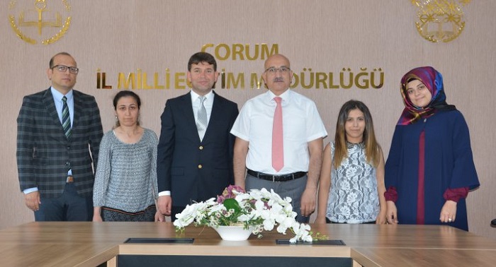 ÖĞRETMENLERİ TEK TEK DİNLEDİ