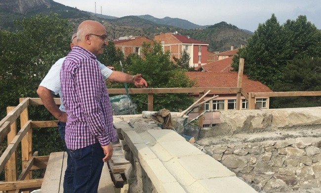 İSKİLİP’TE İNCELEMELERDE BULUNDU