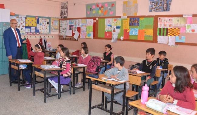 MİLLİ EĞİTİM MÜDÜRÜ OKULLARI GEZDİ