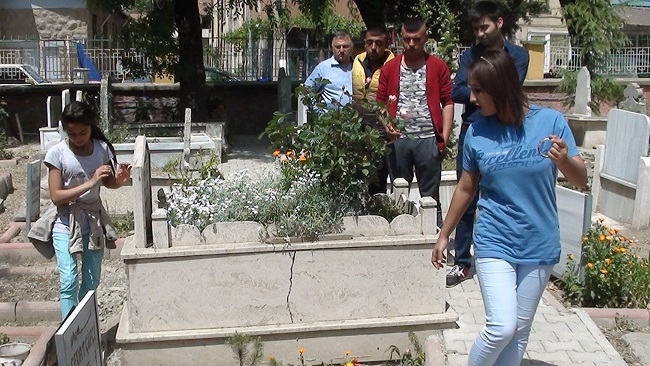 MEZARLIĞA FOTOKAPAN KURULDU