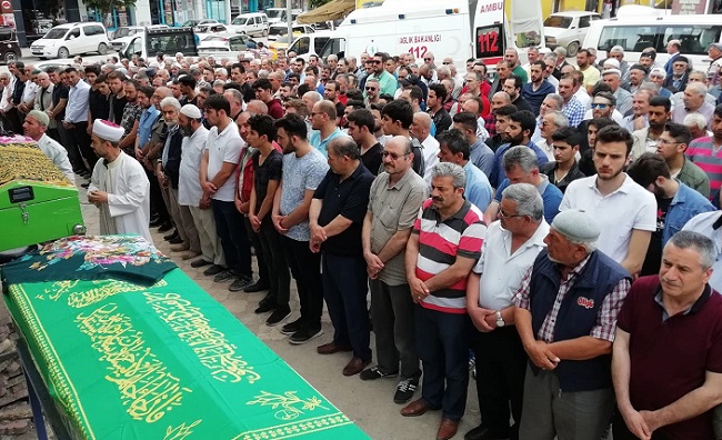 GENÇ KIZ GÖZYAŞLARIYLA UĞURLANDI