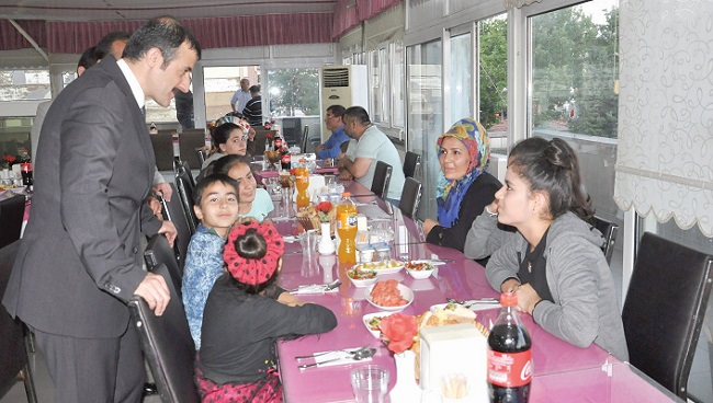 ÖKSÜZ VE YETİM ÖĞRENCİLERE İFTAR