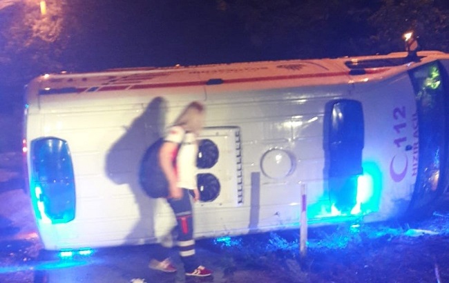 AMBULANS KAZA YAPTI: 6 YARALI