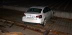 OTOMOBİL KÖPRÜ İNŞAATINA UÇTU