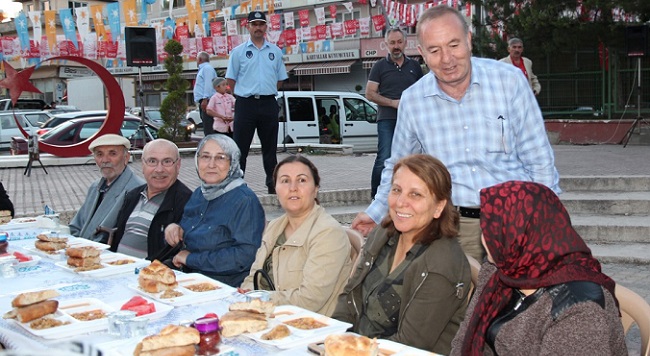 KADINLAR İFTAR ÇADIRINDA BULUŞTU