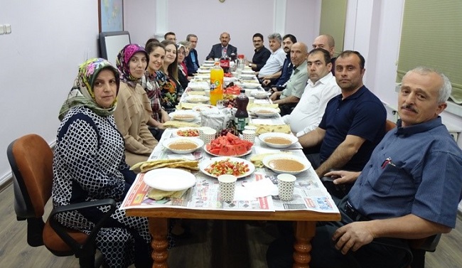 EĞİTİM CAMİASI İFTARDA BULUŞTU