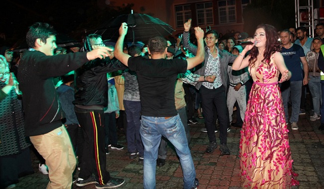 BAYRAM ŞENLİĞİNE İLGİ YÜKSEK OLDU