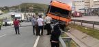 TIR ORTA REFÜJE ÇARPTI: 1 YARALI
