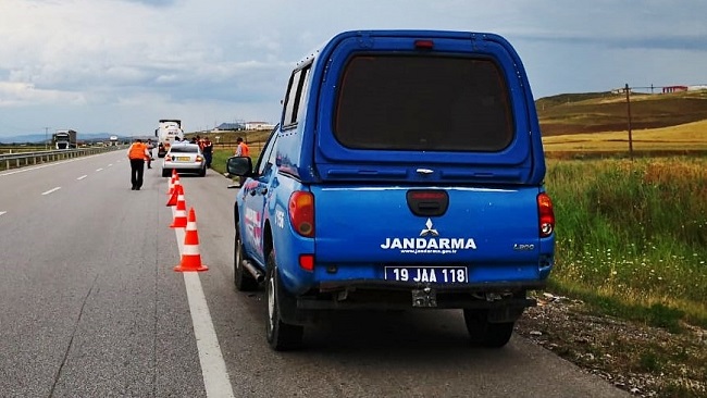 OTOMOBİL TANKERE ARKADAN ÇARPTI