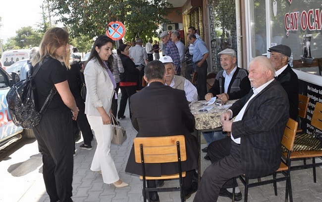 HER YERDE SEÇİM BİLDİRİSİ DAĞITTILAR