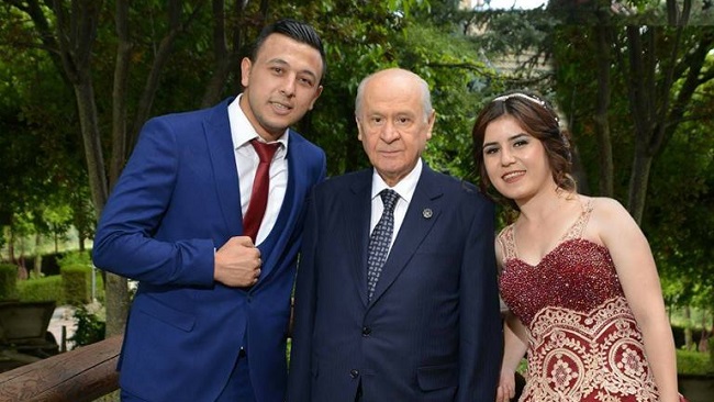 BAHÇELİ NİŞANLI ÇİFTLERİ KUTLADI