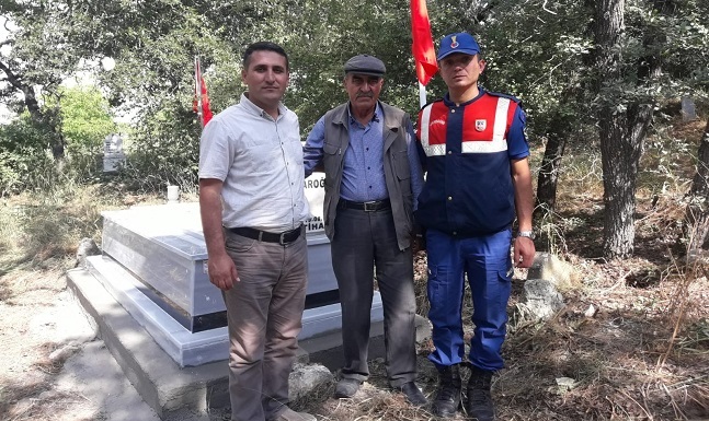 ŞEHİDİN MEZARINI JANDARMA YENİLEDİ