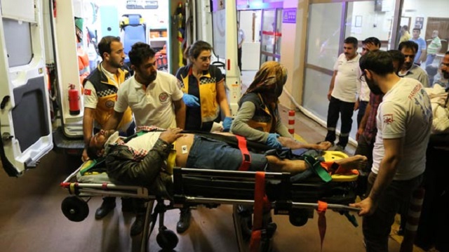 VİRAJI ALAMADI ŞARAMPOLE UÇTU