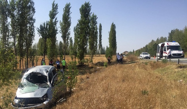 KONTROLDEN ÇIKIP TARLAYA UÇTU
