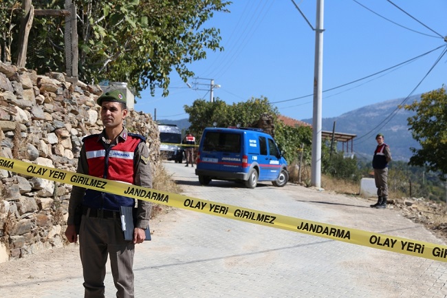 BALKONDAN DÜŞEN KİŞİ CAN VERDİ