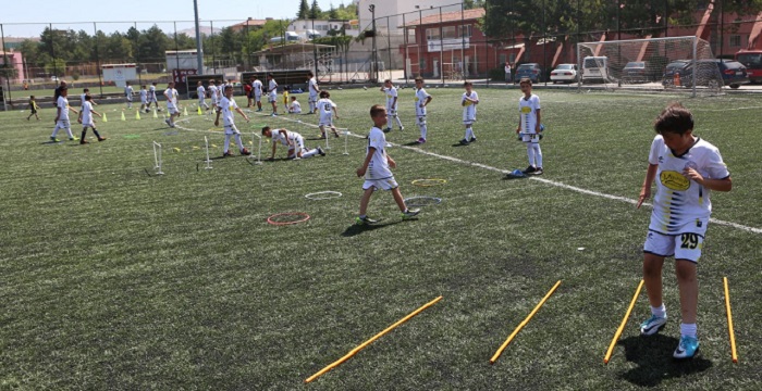 GELECEĞİN FUTBOL YILDIZLARI YETİŞİYOR