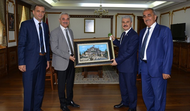 BAŞKAN’DAN ÇORUMLU VALİ’YE ZİYARET