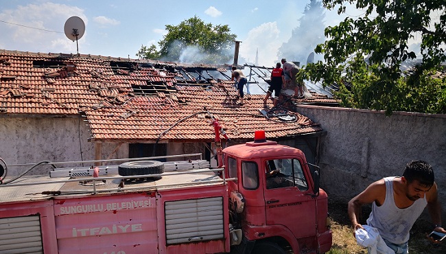 ÇOCUKLARIN ÇAKMAKLI OYUNU EVİ YAKTI