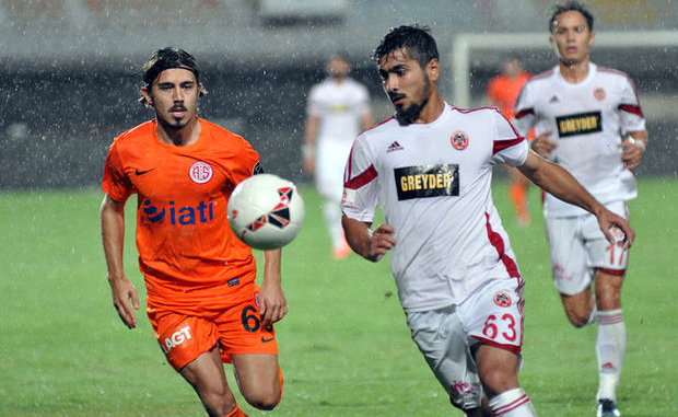 TECRÜBELİ FUTBOLCU YUVAYA DÖNDÜ