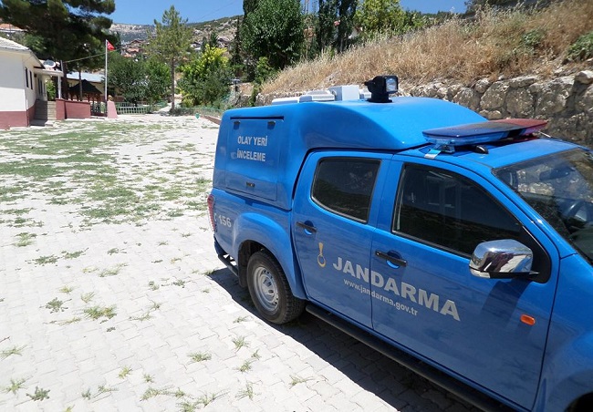 KOMŞULARI ODASINDA ÖLÜ BULDU