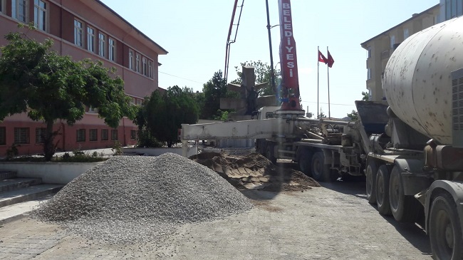 MEYDANDA ÇALIŞMALAR DEVAM EDİYOR