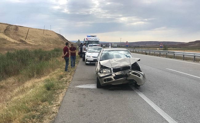 OTOMOBİL TIR’A ARKADAN ÇARPTI