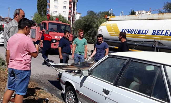 OTOMOBİL BİRDEN ALEV ALDI