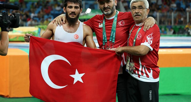 ÇORUMLU GÜREŞÇİ DÜNYA İKİNCİSİ OLDU
