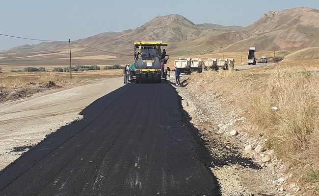 YÖRÜKLÜ KÖYÜ SICAK ASFALTA KAVUŞTU