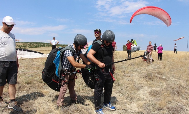 PARAŞÜTÇÜLER ÇORUM’U SEVİYOR!