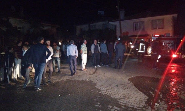 ÜZÜCÜ YANGINDA İKİ EV KÜLE DÖNDÜ