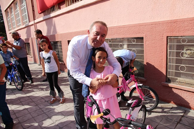 SUNGURLU BELEDİYESİ 100 ÇOCUĞU SEVİNDİRDİ