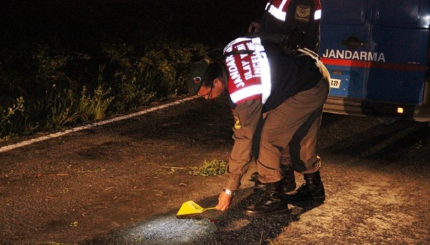 YOL KENARINDA CESET BULUNDU