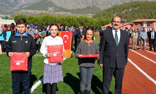 BAYRAMDA RENKLİ GÖRÜNTÜLER OLUŞTU