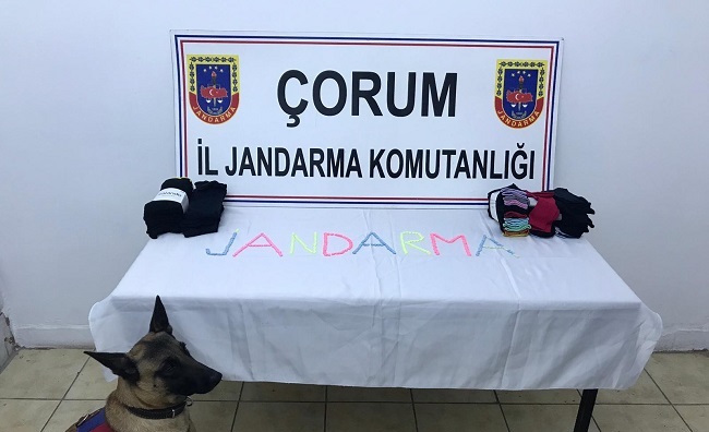 ÇORAP İÇİNDEN UYUŞTURUCU ÇIKTI