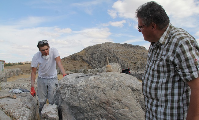 BEŞ BİN YILLIK TAPINAKTA RESTORASYON