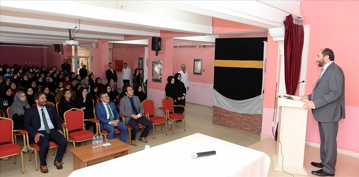 REKTÖR ÖĞRENCİLERLE BİR ARAYA GELDİ