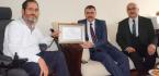 DİPLOMASINI VALİ’NİN ELİNDEN ALDI