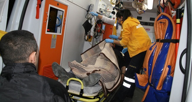 BALKONDAN DÜŞEREK AĞIR YARALANDI