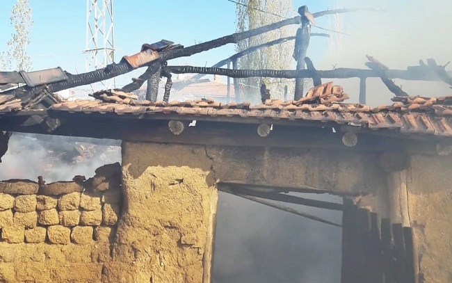 KÖYDE TANDIRLIK YANGINI KORKUTTU