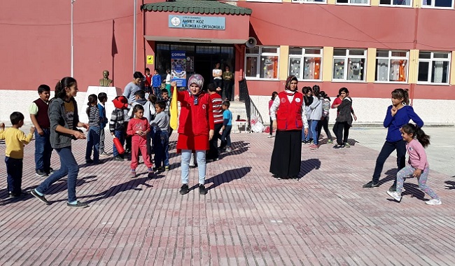GÖNÜLLÜ GENÇLERDEN ANLAMLI PROGRAM