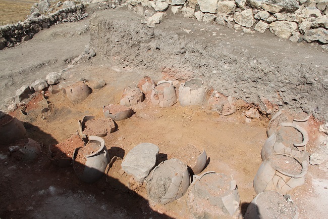 ÇORUM’DA 3800 YILLIK 75 KÜP BULUNDU